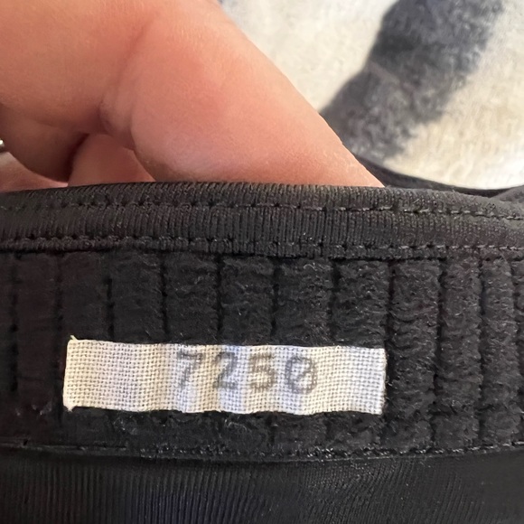 Nike top. Use but looks like new. Size M. - Picture 4 of 5